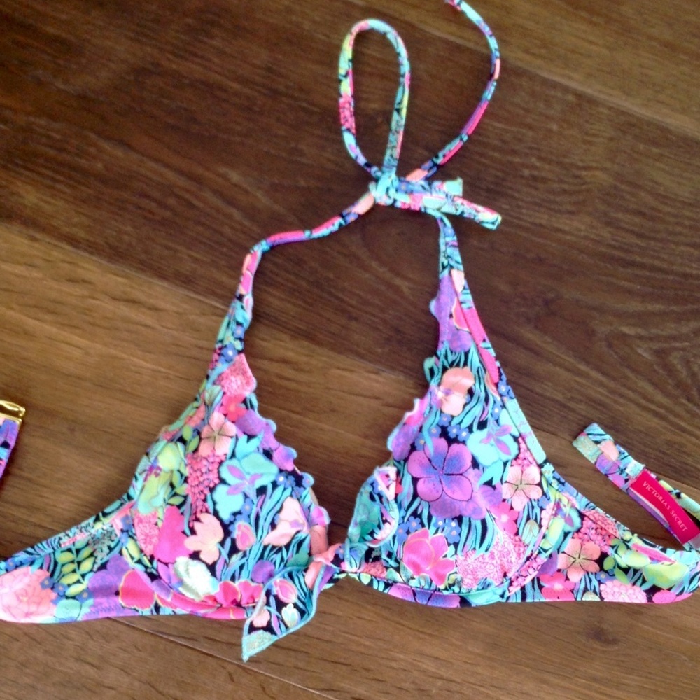NWOT Victoria's Secret Underwire Bikini Top